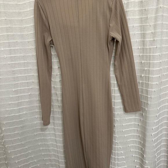 ASTR the label Ribbed MIDI Dress - Picture 2 of 4